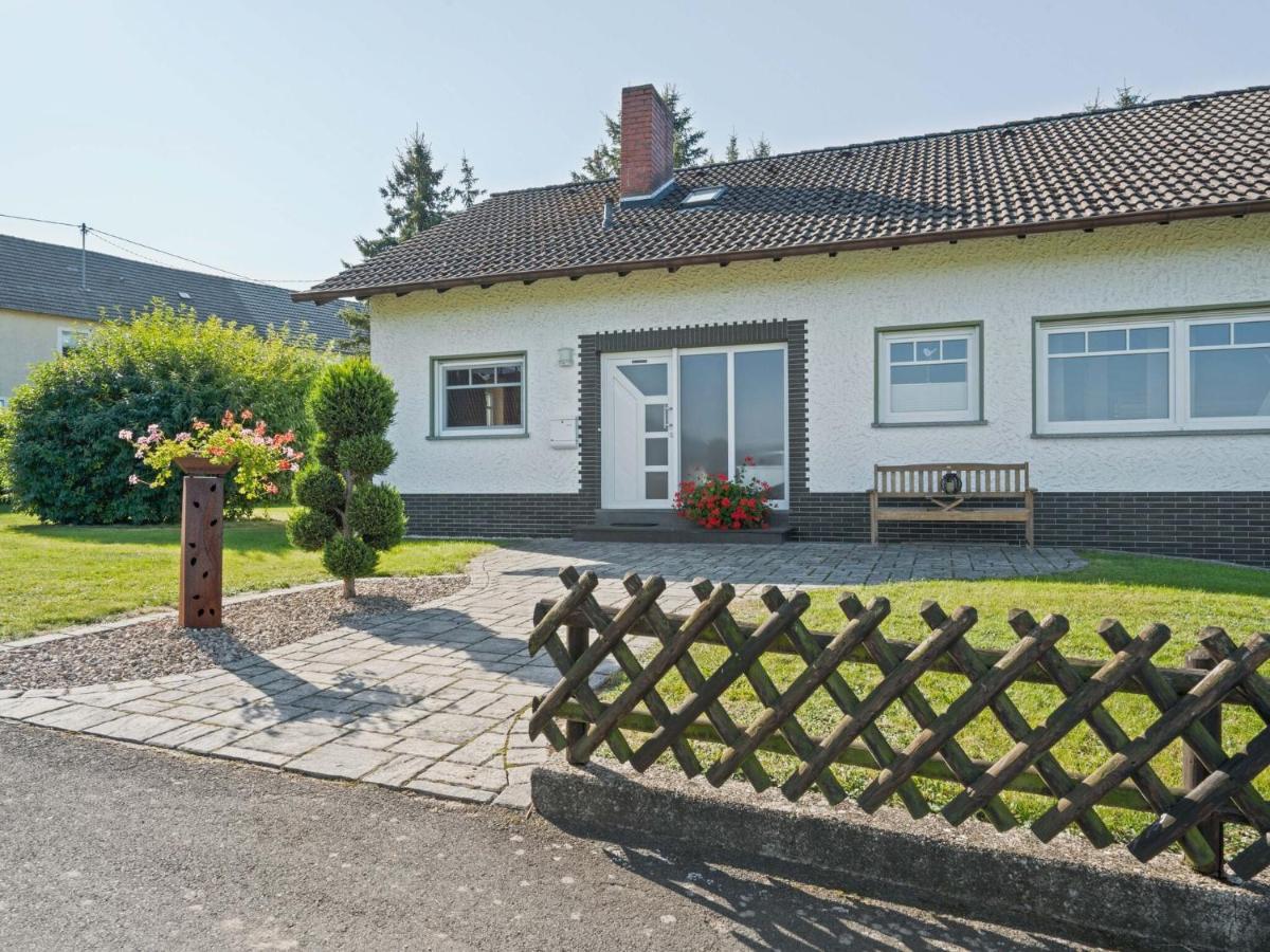 A Detached Holiday Home In A Highly Scenic Area Trierscheid Exterior photo